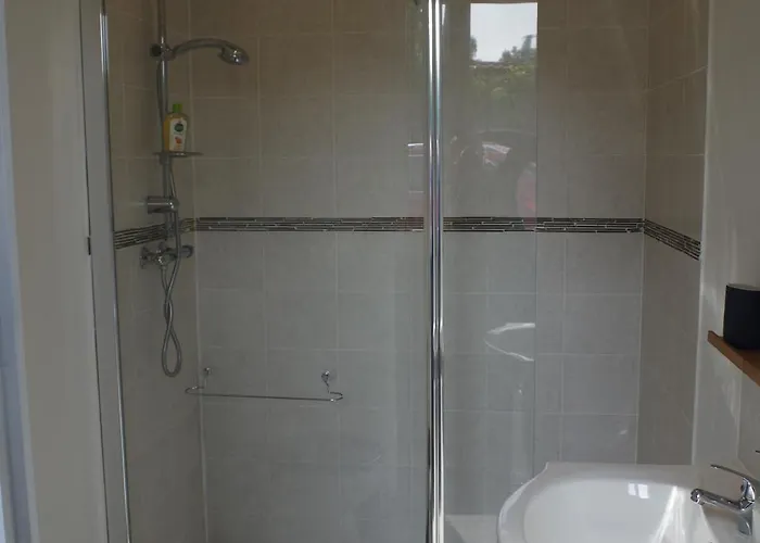 Deux Pieces Avec Terrasse, Vue Jardin