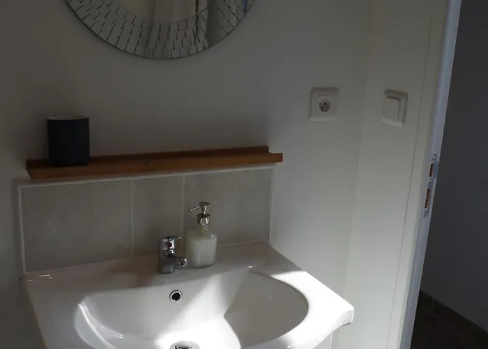 2 Pièces Dans Ancien Petit Corps De Ferme Appartement *